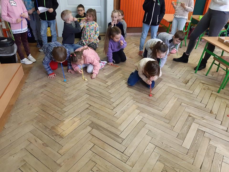 Závody ve foukání papírových vajíček, 12. 4. 2022