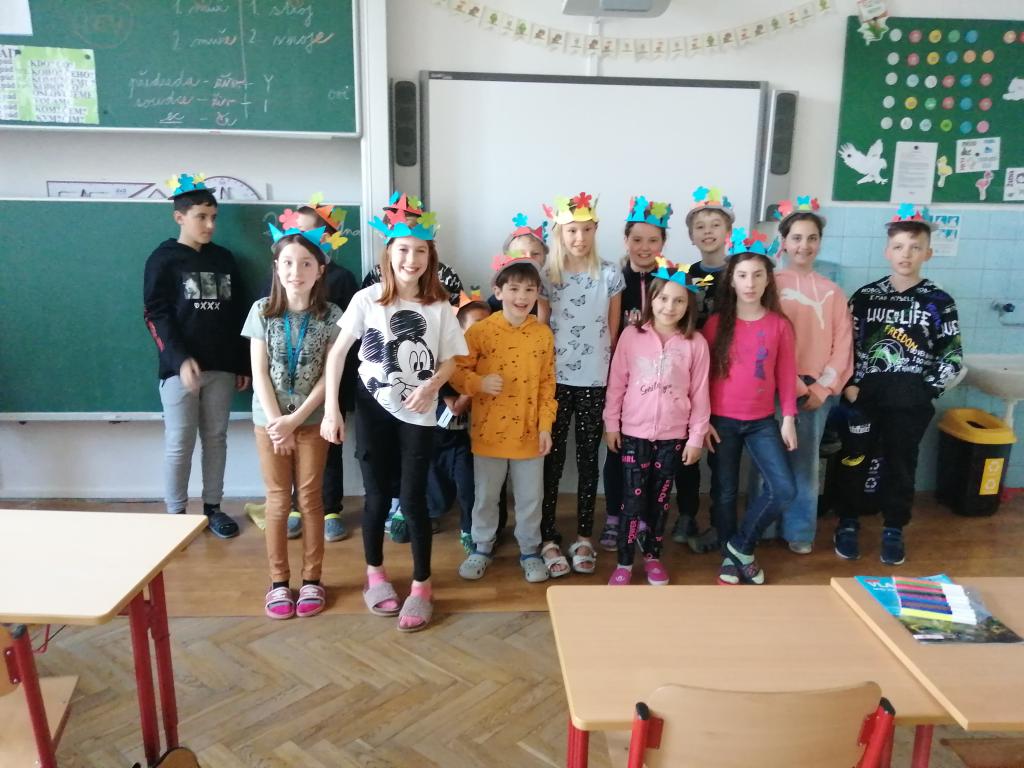 Praktické činnosti - výroba květinových klobuočků, 2. 5. 2022