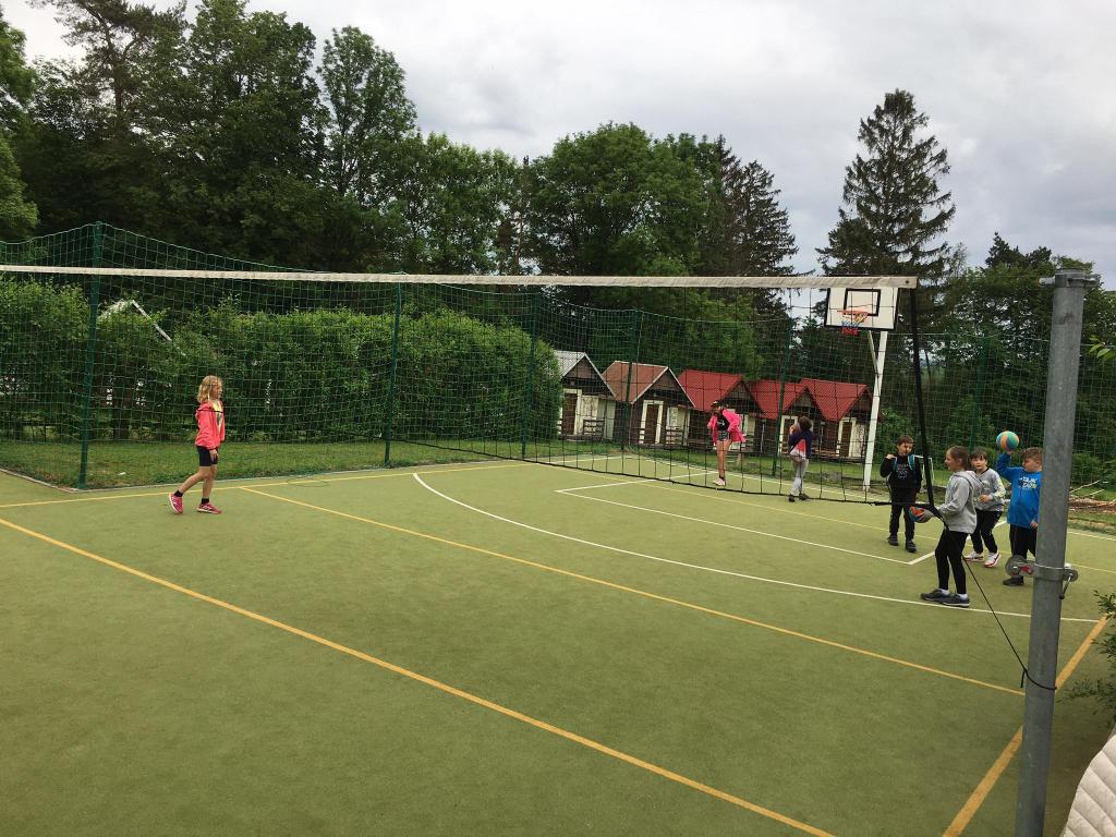 Škola v přírodě - den druhý: Den věnovaný sportovním činnostem, 24. 5. 2022