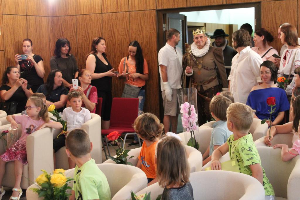 Pasování na Rytíře Řádu čtenářského spojené s předáváním vysvědčení, 30. 6. 2022