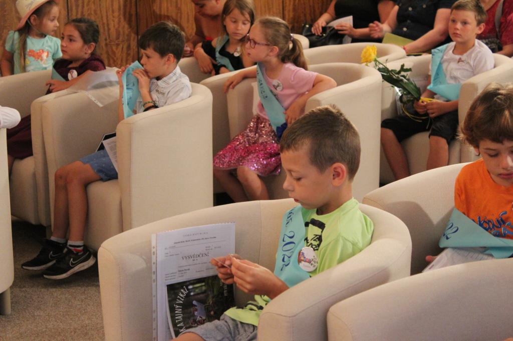 Pasování na Rytíře Řádu čtenářského spojené s předáváním vysvědčení, 30. 6. 2022
