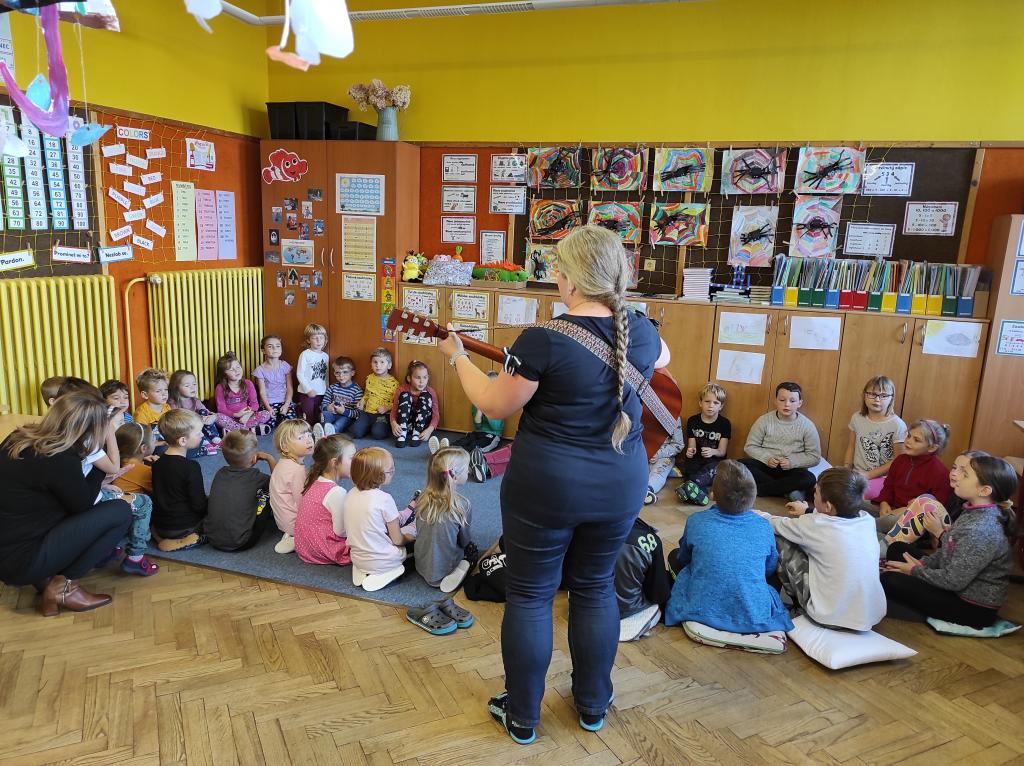 Děti dětem - Hrátky s hudbou ve 3.B - MŠ Poršova, 20. 10. 2022