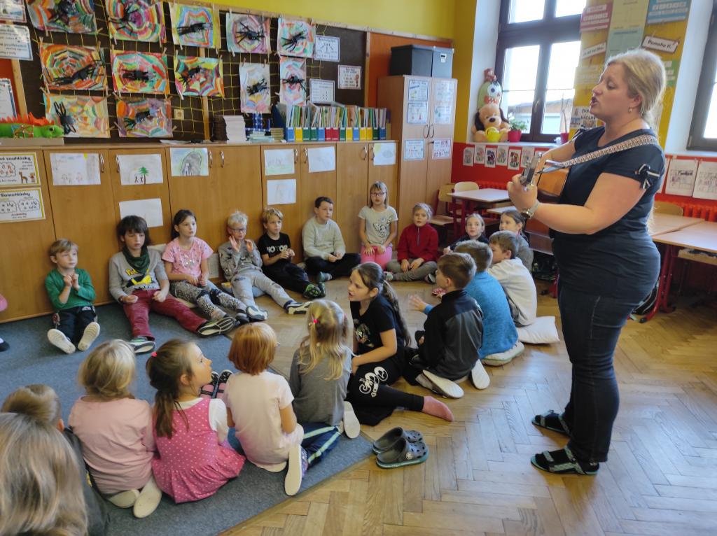 Děti dětem - Hrátky s hudbou ve 3.B - MŠ Poršova, 20. 10. 2022