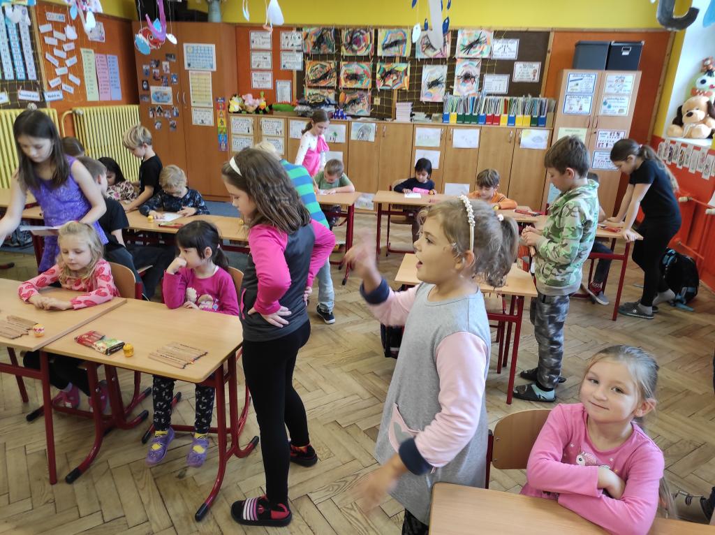 Děti dětem - Hrátky s hudbou ve 3.B - MŠ Osady Ležáků, 25. 10. 2022