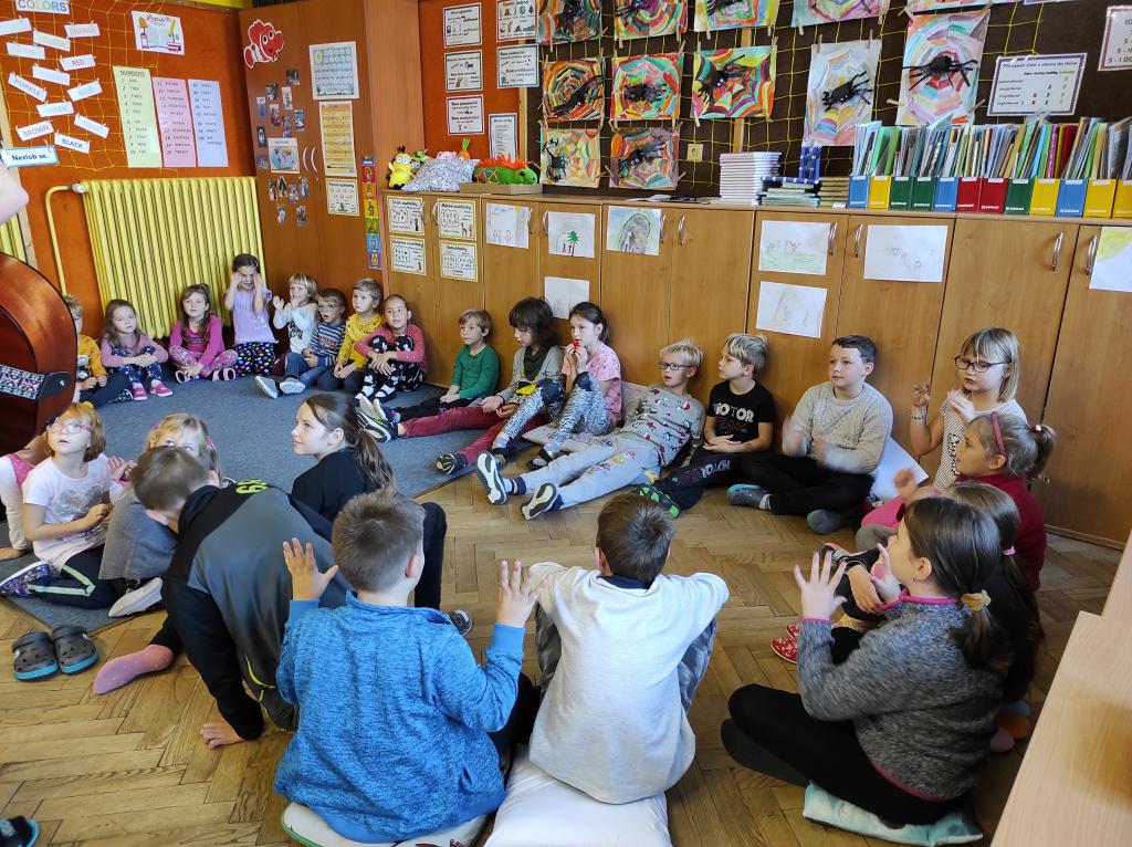 Děti dětem - Hrátky s hudbou ve 3.B - MŠ Poršova, 20. 10. 2022
