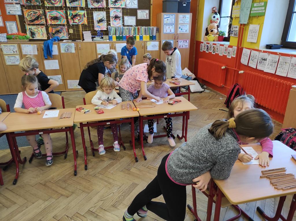 Děti dětem - Hrátky s hudbou ve 3.B - MŠ Poršova, 20. 10. 2022
