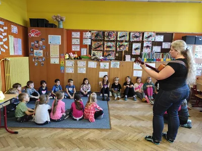 Děti dětem - Hrátky s hudbou ve 3.B - MŠ Osady Ležáků, 25. 10. 2022