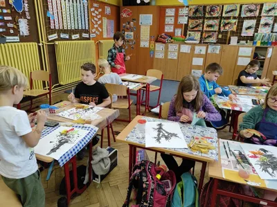 Podzimní větve - VV a PČ - rozfoukávání barvy brčkem, otisky listů, 19. 10. 2022