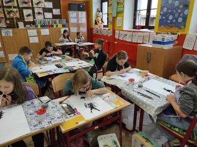 Podzimní větve - VV a PČ - rozfoukávání barvy brčkem, otisky listů, 19. 10. 2022
