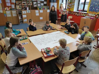 Celotřídní vybarvování - týmová práce, 24. 11. 2022
