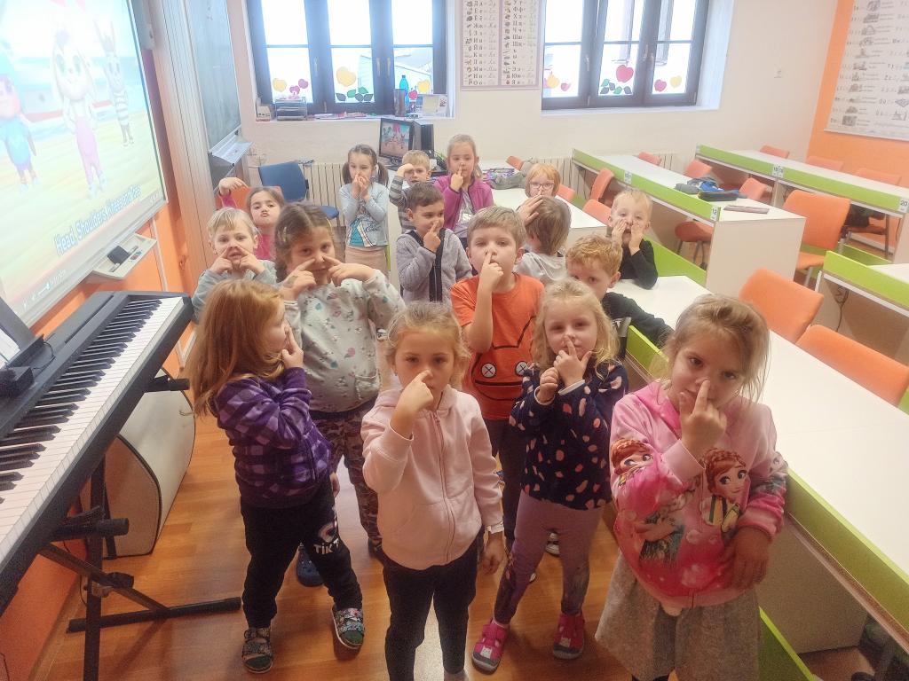 Hrátky s angličtinou - Head, Shoulders, Knees & Toes, 7. 11. 2022