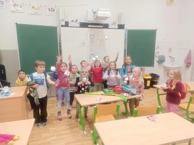 Hrátky s angličtinou - vyrábíme hrací kostku a rozšiřujeme si slovní zásobu o další části obličeje, 21. 11. 2022