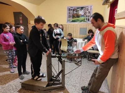 Prvouka - měření hmotnosti v praxi různými způsoby, 21. 11. 2022