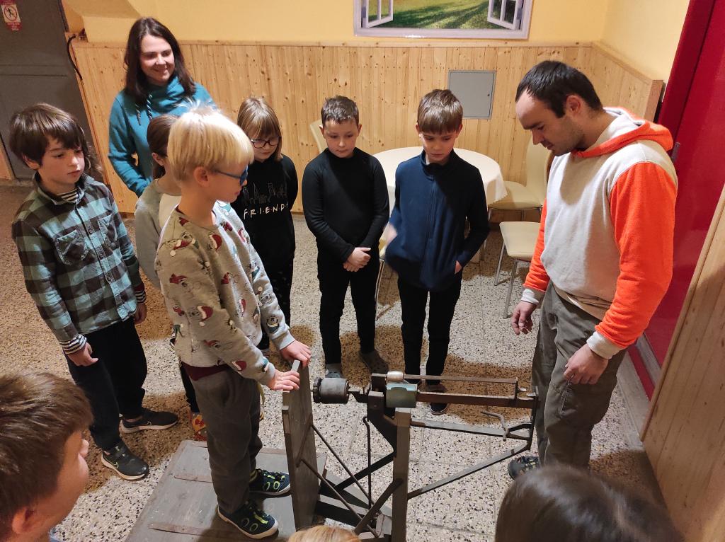 Prvouka - měření hmotnosti v praxi různými způsoby, 21. 11. 2022