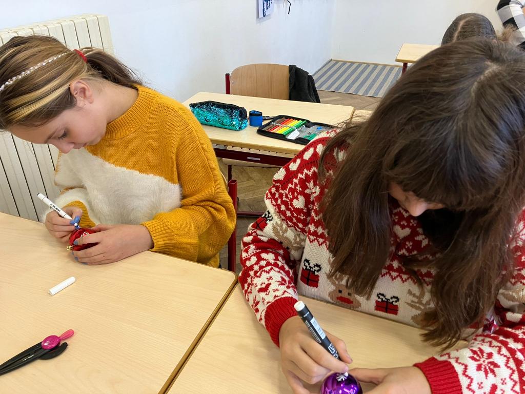 Malujeme vánoční ozdoby, 1. 12. 2022