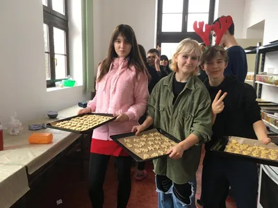 Pečeme vánoční cukroví s 9. třídou, 16. 12. 2022