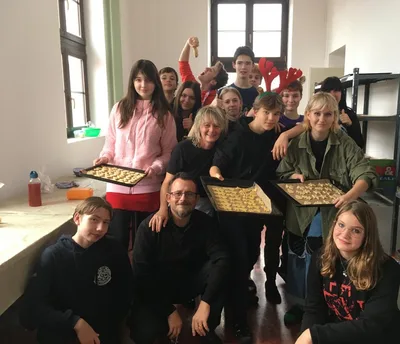 Pečeme vánoční cukroví s 9. třídou, 16. 12. 2022