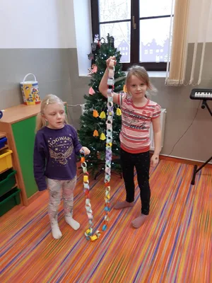 Zdobíme stromeček v přípravné třídě, 12. 12. 2022