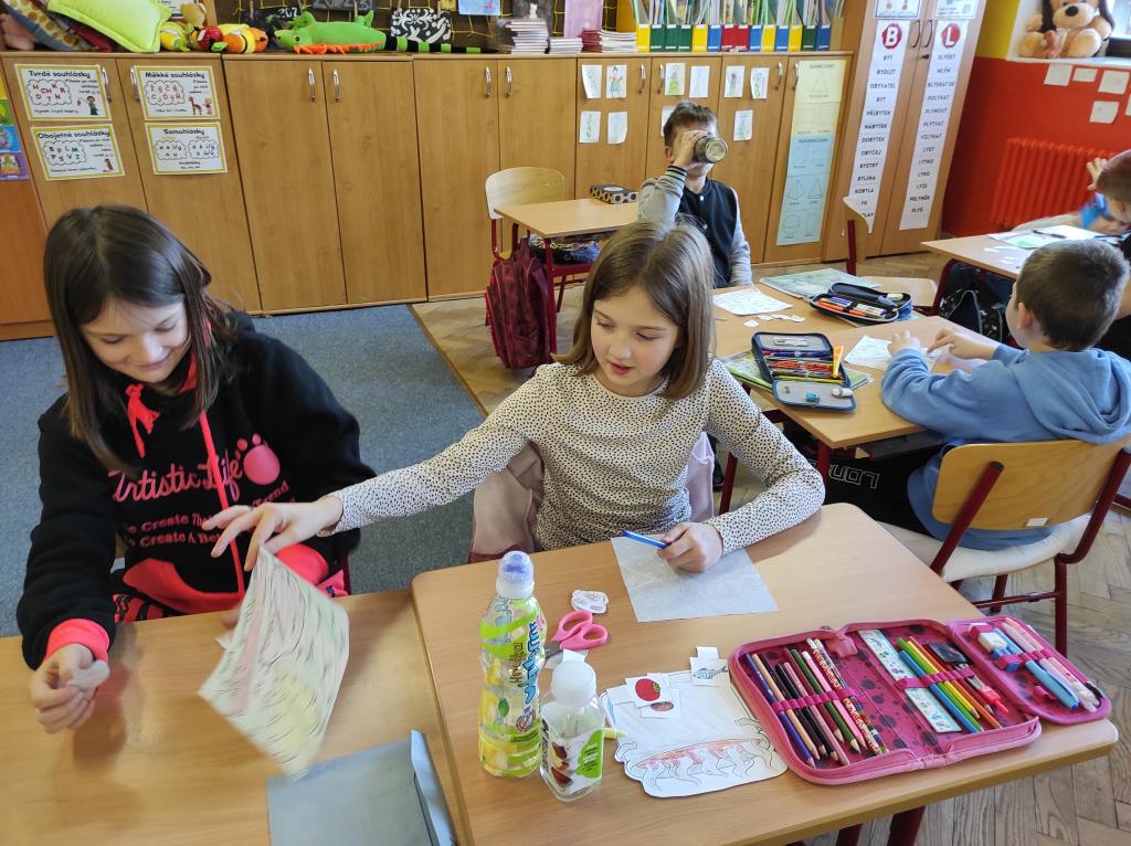 AJ - skupinová práce s pomůckami, 17. 1. 2023
