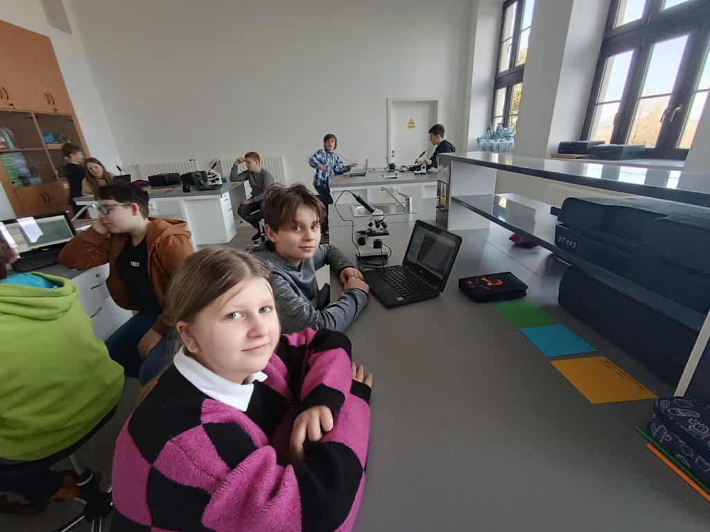 Moje první pozorování mikroskopem MŠ Osady Ležáků + 6. třída, 4. 1. 2023