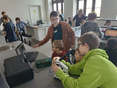 Moje první pozorování mikroskopem MŠ Osady Ležáků + 6. třída, 4. 1. 2023