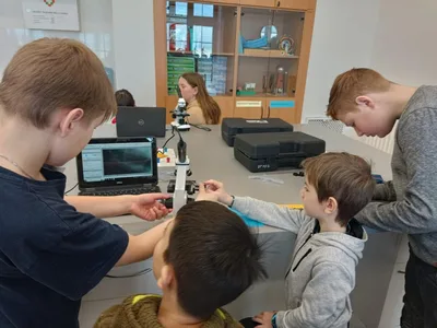 Moje první pozorování mikroskopem MŠ Osady Ležáků + 6. třída, 4. 1. 2023