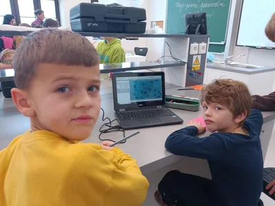 Moje první pozorování mikroskopem MŠ Osady Ležáků + 6. třída, 4. 1. 2023