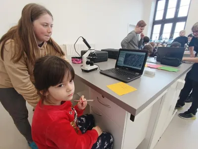 Moje první pozorování mikroskopem MŠ Osady Ležáků + 6. třída, 4. 1. 2023