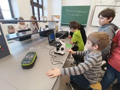 Moje první pozorování mikroskopem MŠ Poršova + 6. třída, 5. 1. 2023