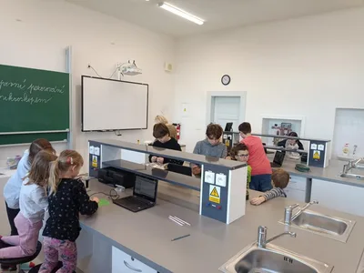 Moje první pozorování mikroskopem MŠ Poršova + 6. třída, 5. 1. 2023