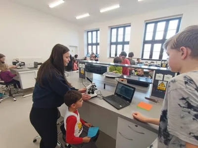 Moje první pozorování mikroskopem MŠ Poršova + 6. třída, 5. 1. 2023