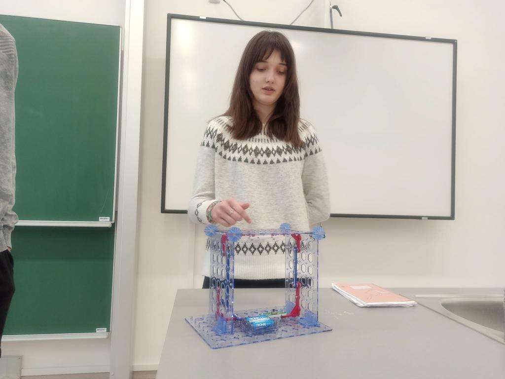 Build and describe your house, 17. 2. 2023