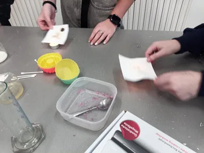 Neviditelný vzkaz od Valentýna vs. voňavé koupelové bomby, 14. 2. 2023
