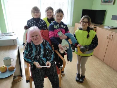 Návštěva jarní výstavy v SeniorCentru Skuteč spojená s předáváním přáníček klientům, 31. 3. 2023