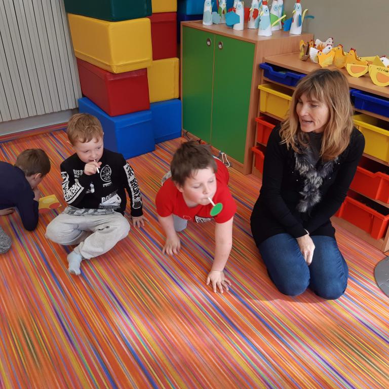 Přípravná třída - přenášíme vajíčka brčkem, 30. 3. 2023