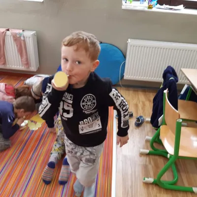 Přípravná třída - přenášíme vajíčka brčkem, 30. 3. 2023