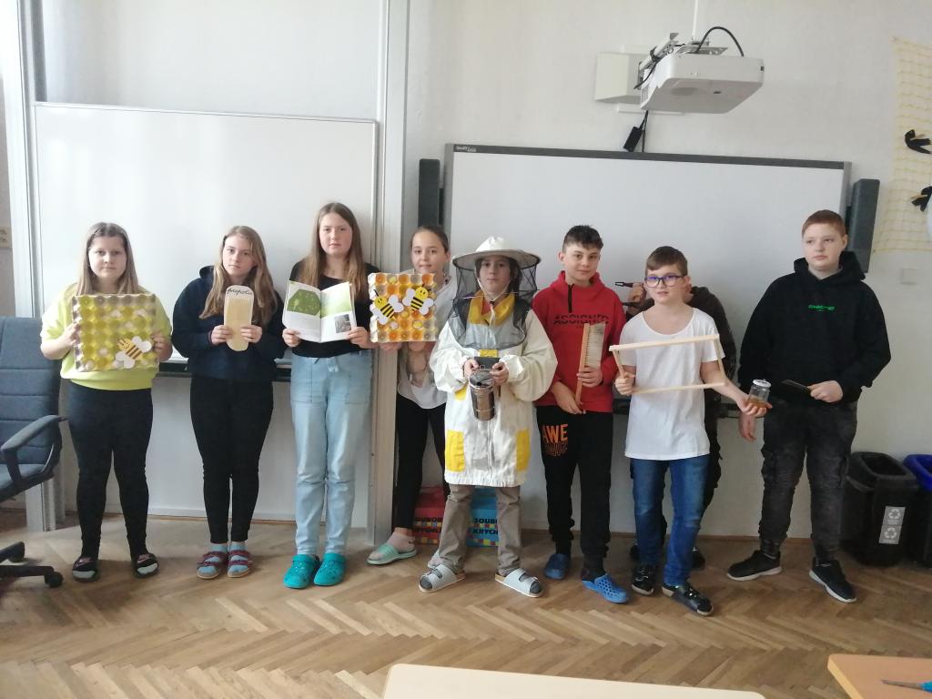 Přírodopis: Projekt - Včela medonosná, 30. 3. 2023