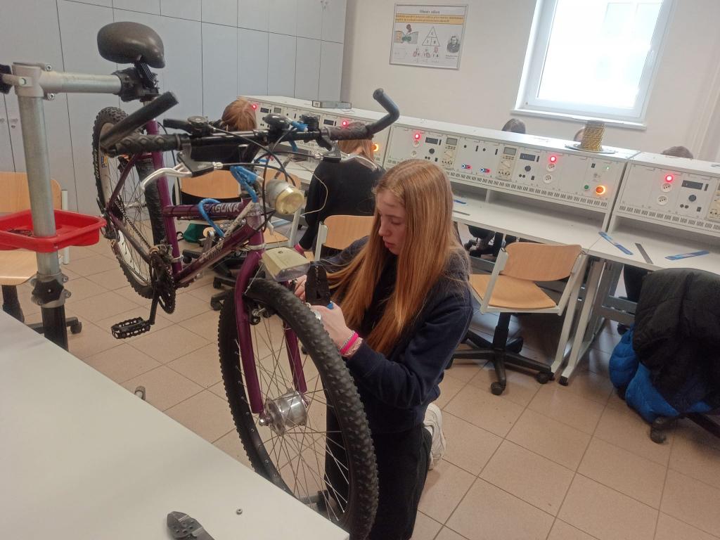Projektový den - Střední škola automobilní Holice, 13. 3. 2023