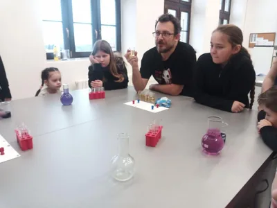 Šesťáci si hrají s Ph a předškoláci vaří lektvary, 14. 3. 2023