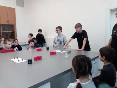 Šesťáci si hrají s Ph a předškoláci vaří lektvary, 14. 3. 2023
