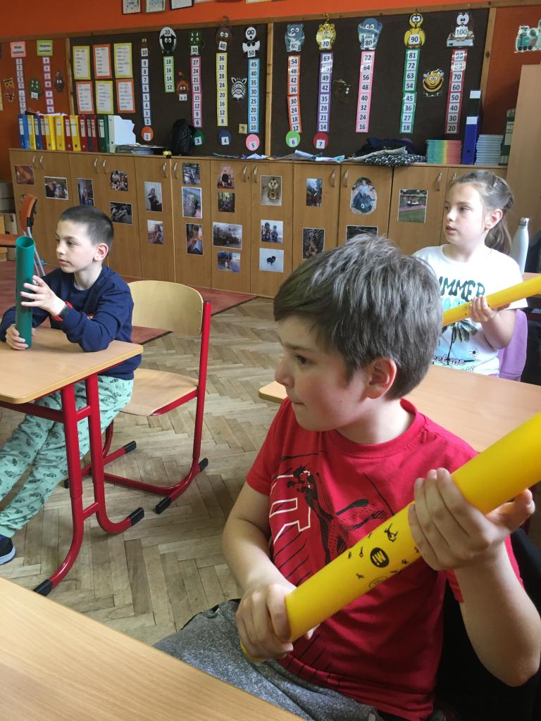 HV - dechová cvičení, hra na boomwhackers, taneček, 18. 5. 2023