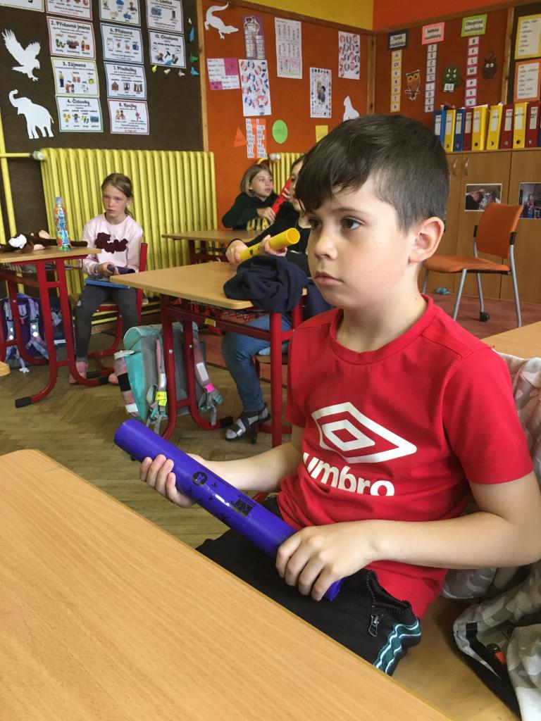 HV - dechová cvičení, hra na boomwhackers, taneček, 18. 5. 2023