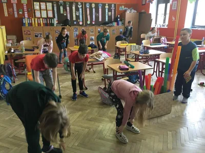 HV - dechová cvičení, hra na boomwhackers, taneček, 18. 5. 2023