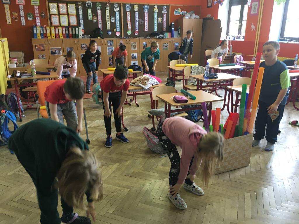 HV - dechová cvičení, hra na boomwhackers, taneček, 18. 5. 2023