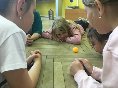 HV - dechová cvičení, hra na boomwhackers, taneček, 18. 5. 2023
