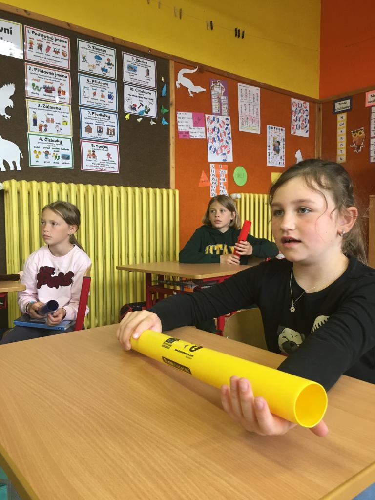HV - dechová cvičení, hra na boomwhackers, taneček, 18. 5. 2023