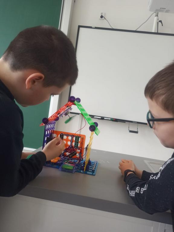 Prezentace vyrobených modelů - elektrohrátky nejsou jenom o hrátkách, ale i terminologii, 16. 5. 2023