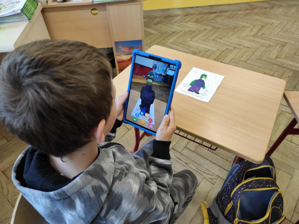Tablety a 4D karty ve 3.B, 16. 5. 2023