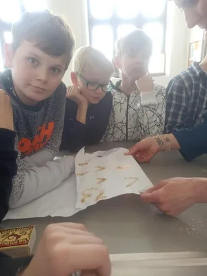 Tajný vzkaz (papír, mléko, oheň) - elektrohrátky, 2. 5. 2023