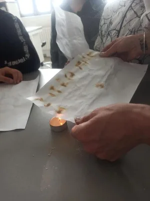 Tajný vzkaz (papír, mléko, oheň) - elektrohrátky, 2. 5. 2023